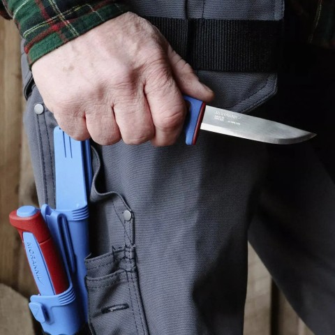 Нож Morakniv Basic 546, Color of the year 2025 ц:dala red/blue